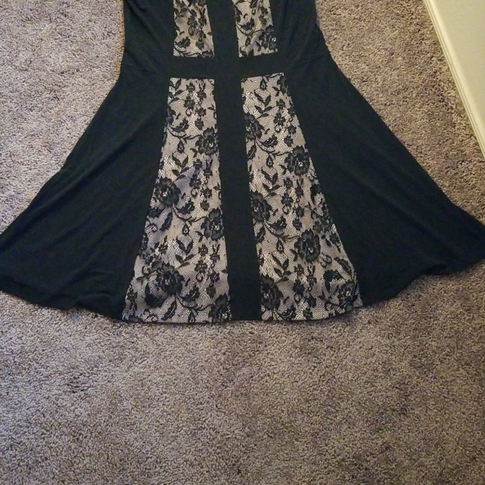 Dress - Picture 4 of 7